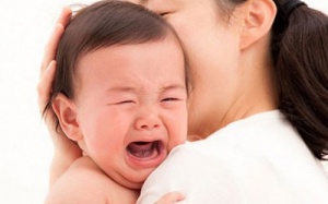 Trẻ giật mình khóc đêm là bệnh gì?