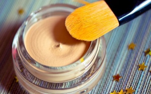 Video: Mách bạn cách làm kem che khuyết điểm an toàn cho da