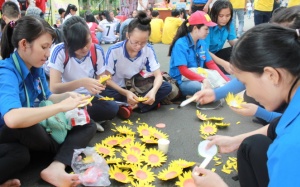 Vạn tấm lòng hướng về Ngày hội hoa hướng dương