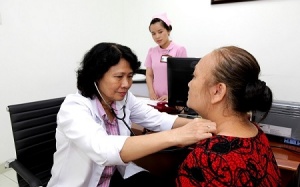 Tặng quà, khám miễn phí cho bệnh nhân đái tháo đường