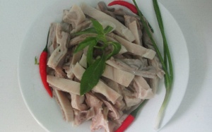 Bà bầu ăn dạ dày lợn hấp tiêu, con không tướt khi mọc răng