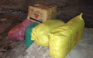 Xe khách chở hàng trăm cân thịt bò khô hôi thối ra Hà Nội