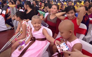 Công viên Cầu Giấy tràn ngập sắc vàng của hướng dương