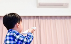 Cho trẻ nằm điều hòa: Mẹ cần lưu ý những gì?