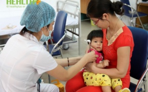 Bé bị chảy nước mũi: Dùng thuốc kháng sinh bệnh càng thêm nặng!