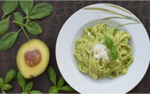 Làm mỳ pasta trộn bơ vừa ngon miệng lại đẹp da