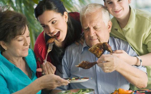 Người già chán ăn: Vì đâu nên nỗi?