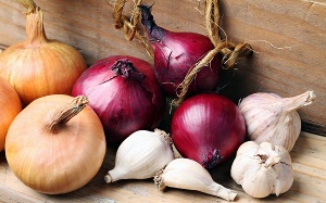 Ăn hành, tỏi: Mùi, nhưng ngừa được ung thư!