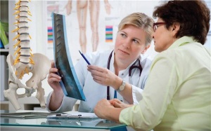 Vì sao người già cần bổ sung calci?