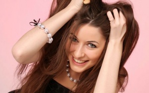 'Vạch mặt' kẻ thù làm bẩn mái tóc của bạn 