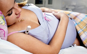 Mang thai bị sốt xuất huyết có phải bỏ thai?