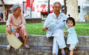 Điều nên làm khi chăm sóc cha mẹ về già