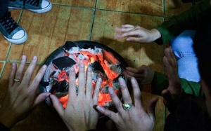 Dùng than sưởi mùa Đông thế nào cho an toàn?