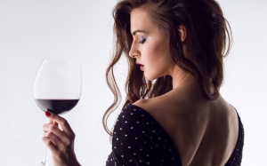 Cách 'thưởng' rượu vang như người sành điệu