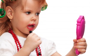 Chì trong son môi có thực sự đáng ngại?