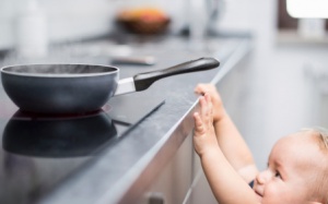 Nguy hiểm rình rập bé yêu ngay trong ngôi nhà thân thuộc