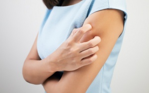 Ghẻ hoành hành vì mùa Đông lười tắm: Hãy dùng bột ớt cay và tinh dầu