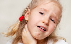 Trẻ viêm họng do trào ngược dạ dày thực quản có nguy hiểm không?