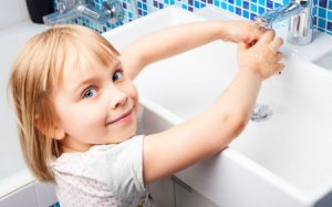 Dạy bé rửa tay sạch chỉ trong vòng vài nốt nhạc