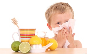 Chanh + mật ong = Giảm viêm họng cho bé yêu