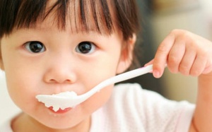 Cho trẻ ăn sữa chua vào mùa Đông có hại?