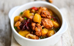 Món ăn ngày lạnh: Cánh gà om hạt dẻ thơm ngon nức mũi!