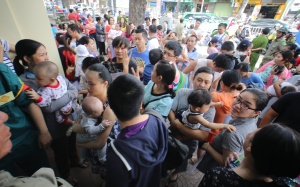 Sau Hà Nội, đến lượt TP.HCM 'sốt xình xịch' vì vaccine