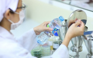 Phân biệt nước đóng chai thật - giả: Bắc thang lên hỏi...