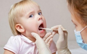 Trẻ viêm họng mùa Đông: Mẹ cần chú ý những gì?