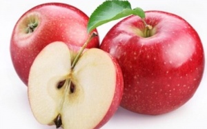 Trị dứt điểm mụn thâm chỉ với 1 lát táo