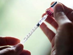 Táo bón sau tiêm insulin dùng thuốc gì điều trị?