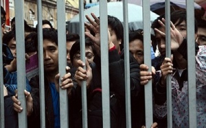 Vụ vaccine: Phụ huynh than đăng ký online khổ như xếp hàng?