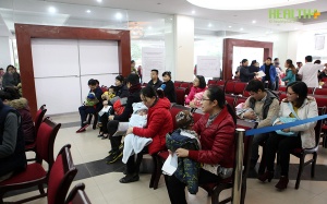 Không còn chen lấn, xô đẩy trong ngày đầu tiêm vaccine Pentaxim