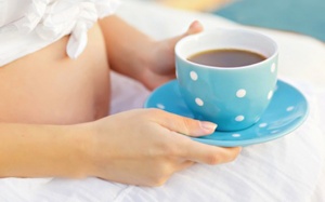 Mẹ bầu uống cà phê, con có bị làm sao không?