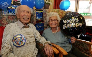 Lối sống vô ưu vô lo của cụ ông hơn 100 tuổi