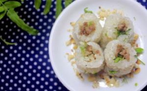 Xôi cuộn thịt băm lạ miệng
