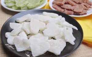 Cách làm mứt dừa dẻo thơm ngon cho Tết ngọt ngào