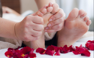 5 phút massage chân phòng biến chứng đái tháo đường