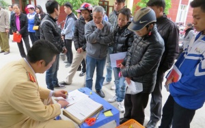 Người Hải Phòng đổ xô đi đăng ký xe máy điện