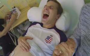 Phản ứng của đàn ông khi thử cơn đau đẻ