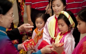 Lì xì cho con trẻ: Chuyện nhỏ mà không nhỏ!