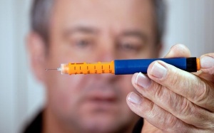 Người già nên xét nghiệm máu để lường trước tử vong sớm