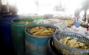 Hàng loạt cơ sở ở Sài Gòn ngâm măng trong hóa chất
