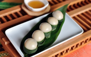 Bánh dày nhân đậu đỏ - hương vị mới cho Tết này
