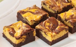 Trời lạnh, làm bánh Brownies bí đỏ chocolate ngon mê hoặc