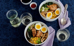 Cuối tuần làm mì ramen gà đãi cả nhà