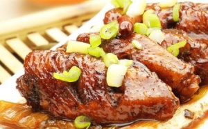 Món ngon ngày lạnh: Cánh gà, chân gà om quế, hoa hồi