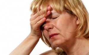 Khô hạn tiền mãn kinh: Bổ sung nội tiết tố thế nào?