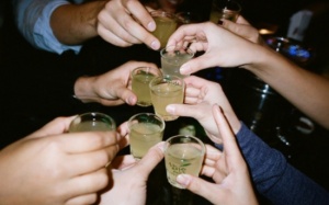 Quan niệm uống rượu sẽ ấm người là phản khoa học