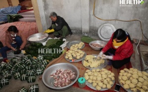 Nghệ nhân làng Tranh Khúc tiết lộ bí quyết chọn bánh chưng ngon dịp Tết